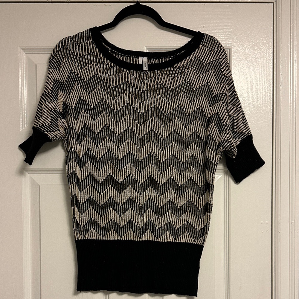 Studio Y ✨ Metallic Gold Chevron Knit Top // Scrunched Sleeve 70s Retro Vibez